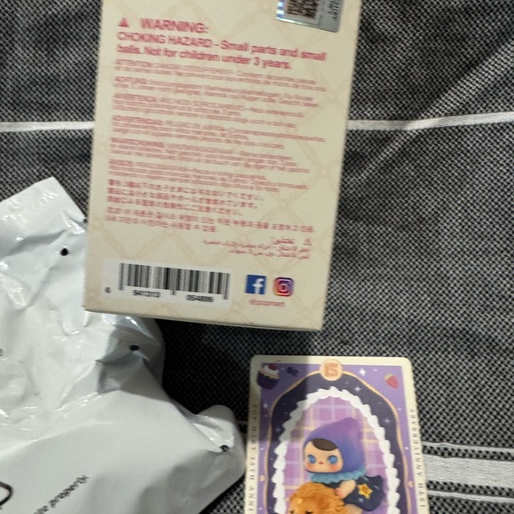Pop Mart 15th Anniversary Collectible Box - Picture 5 of 5